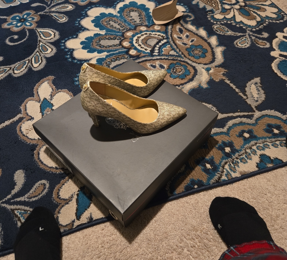 Michael Kors Gold Textured Heels